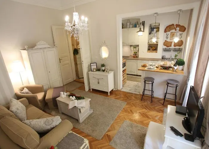 Cozy Vintage Flat By The Basilica *