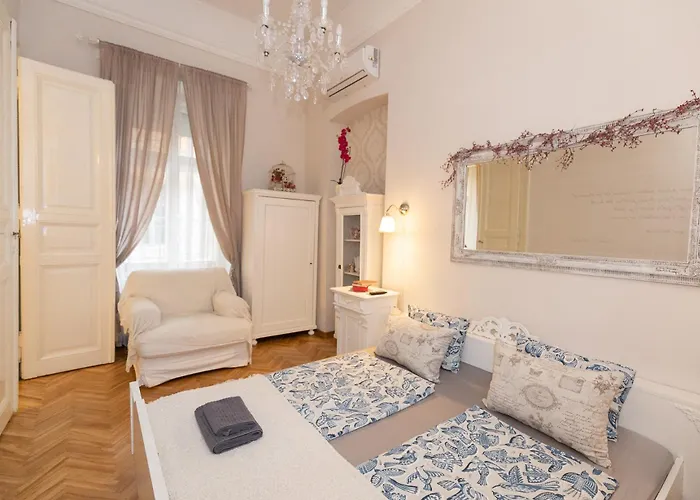 Cozy Vintage Flat By The Basilica