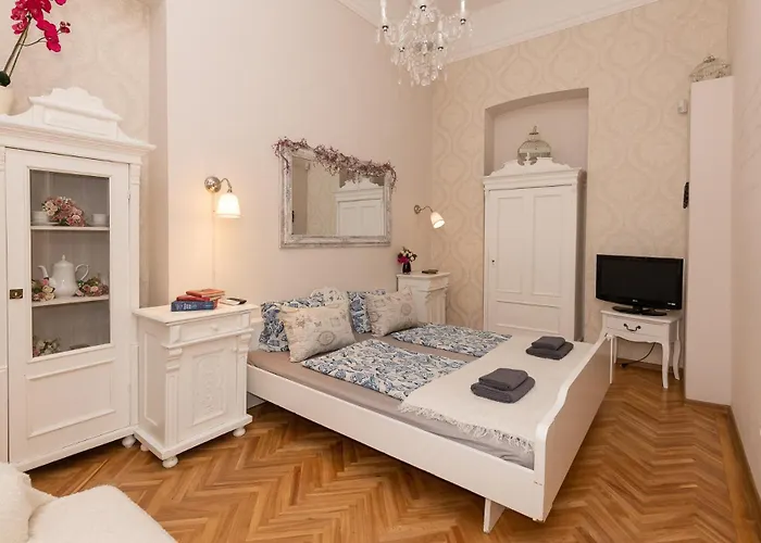 Cozy Vintage Flat By The Basilica *