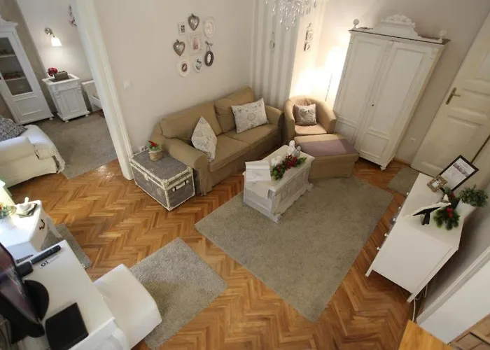 Cozy Vintage Flat By The Basilica *