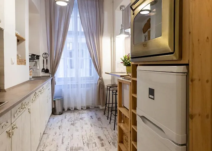 Cozy Vintage Flat By The Basilica *