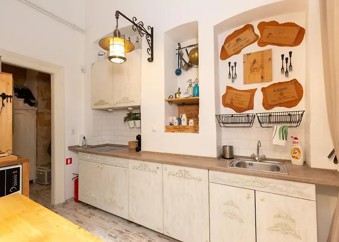 Cozy Vintage Flat By The Basilica *