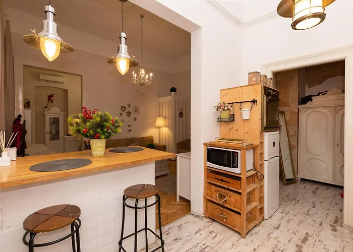 Cozy Vintage Flat By The Basilica *