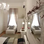 Lejlighed Cozy Vintage Flat By The Basilica *