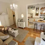 Cozy Vintage Flat By The Basilica *