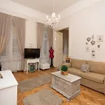 Cozy Vintage Flat By The Basilica