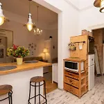 Cozy Vintage Flat By The Basilica *