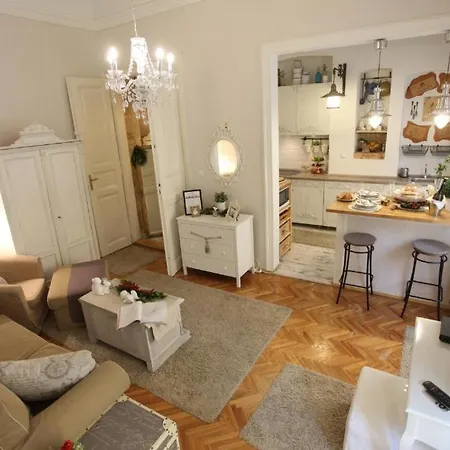 Cozy Vintage Flat By The Basilica *