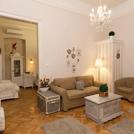 Cozy Vintage Flat By The Basilica شقة *