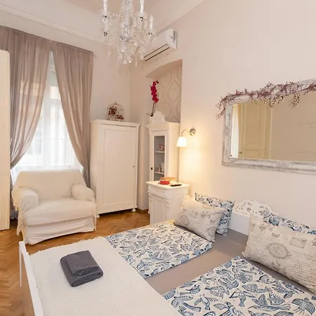 Cozy Vintage Flat By The Basilica