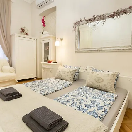 Cozy Vintage Flat By The Basilica * Budapest
