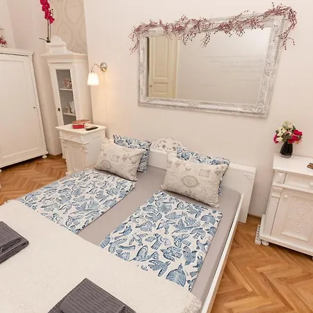 Cozy Vintage Flat By The Basilica Lägenhet *