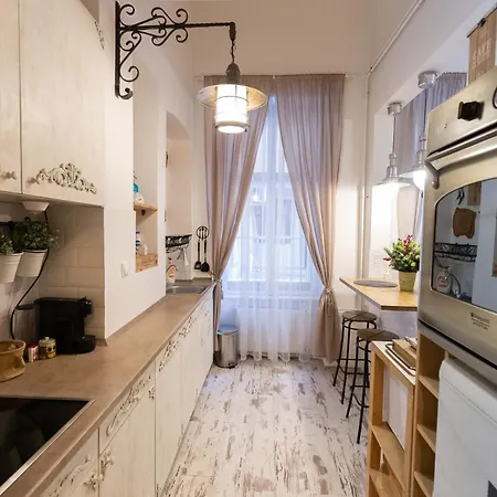 Cozy Vintage Flat By The Basilica 아파트 *