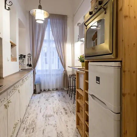 Cozy Vintage Flat By The Basilica *