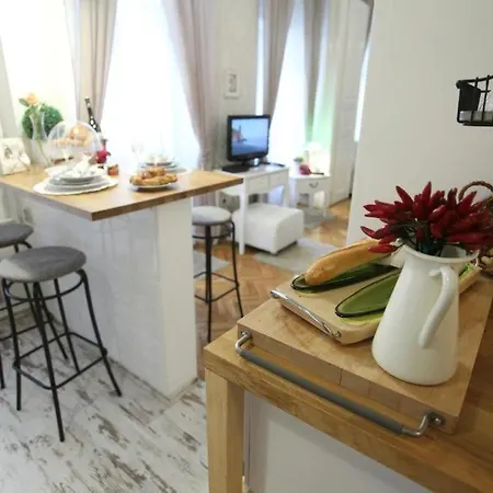Cozy Vintage Flat By The Basilica * Budapešť