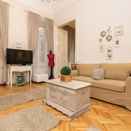 Cozy Vintage Flat By The Basilica * Budapešť