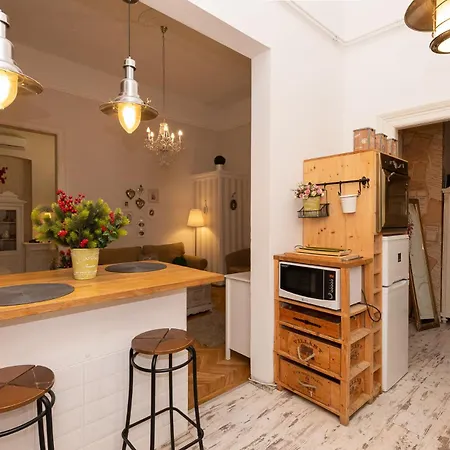 Cozy Vintage Flat By The Basilica *