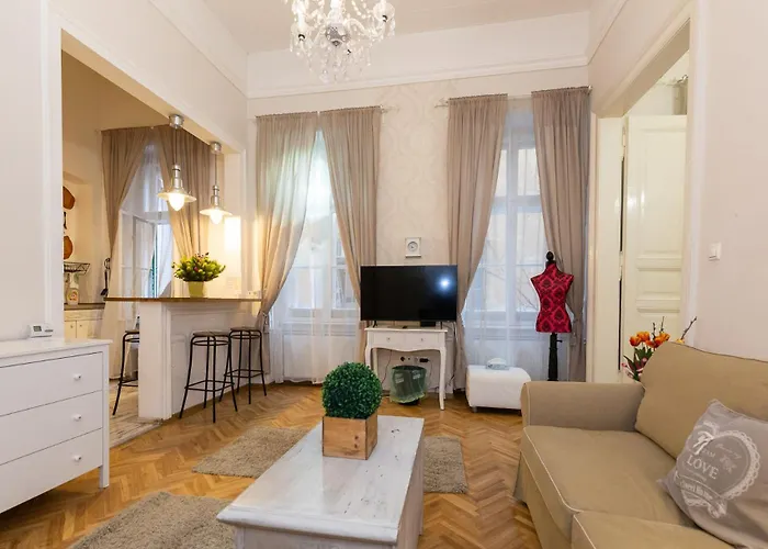 Cozy Vintage Flat By The Basilica * Budapest