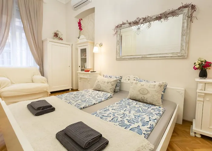 Cozy Vintage Flat By The Basilica * Budapest