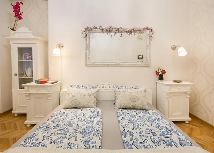 Cozy Vintage Flat By The Basilica Lägenhet *